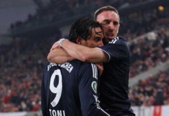 MUNICH, GERMANY - JANUARY 26:  Franck Ribery of Bayern Munich (R) and his team mate Luca Toni (L) jubilate during the round of 16 DFB Cup match between VfB Stuttgart and FC Bayern Muenchen at the Mercedes-Benz Arena on January 27, 2009 in Stuttgart, Germany.  (Photo by Miguel Villagran/Getty Images)