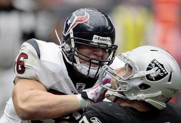 HOUSTON - OCTOBER 04:  Linebacker Brian Cushing #56 of the Houston Texans delivers a hard hit to tight-end Zach Miller #80 of the Oakland Raiders at Reliant Stadium on October 4, 2009 in Houston, Texas.  (Photo by Bob Levey/Getty Images)