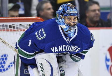 VANCOUVER, CANADA - OCTOBER 5: Roberto Luongo #1 of the Vancouver Canucks defends the net during the game against the Colorado Avalanche at General Motors Place on October 5, 2009 in Vancouver, Canada.   (Photo by Nick Didlick/Getty Images)