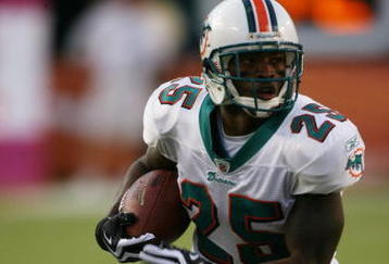 MIAMI - OCTOBER 04:  Safety Will Allen #25 of the Miami Dolphins runs the ball against the Buffalo Bills at Land Shark Stadium on October 4, 2009 in Miami, Florida. Miami defeated Buffalo 31-30.  (Photo by Marc Serota/Getty Images)