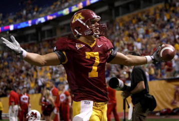 MINNEAPOLIS, MN - SEPTEMBER 08:  Eric Decker #7 of the Minnesota Golden Gophers celebrates his touchdown reception in the first overtime period against the Miami of Ohio Redhawks as Minnesota defeated Miami of Ohio 41-35 in triple overtime at the Metrodome on September 8, 2007 in Minneapolis, Minnesota.  (Photo by Doug Pensinger/Getty Images)