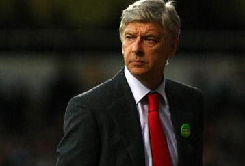 LONDON, ENGLAND - OCTOBER 25:  Arsenal manager Arsene Wenger looks on during the Barclays Premier League match between West Ham United and Arsenal at Boleyn Ground on October 25, 2009 in London, England.  (Photo by Clive Rose/Getty Images)