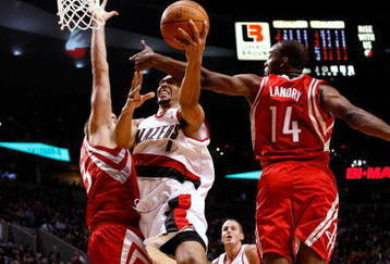 PORTLAND, OR - OCTOBER 27:  Brandon Roy #7 of the Portland Trail Blazers drives against Carl Landry #14 and David Andersen #13 of the Houston Rockets during the season opener on October 27, 2009 at the Rose Garden in Portland, Oregon. NOTE TO USER: User expressly acknowledges and agrees that, by downloading and or using this Photograph, user is consenting to the terms and conditions of the Getty Images License Agreement.  (Photo by Jonathan Ferrey/Getty Images)