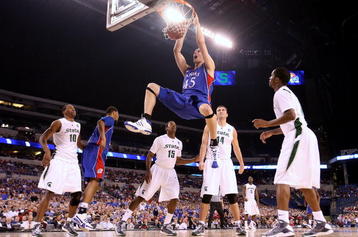 INDIANAPOLIS - MARCH 27:  Cole Aldrich #45 of the Kansas Jayhawks dunks against the Michigan State Spartans during the third round of the NCAA Division I Men's Basketball Tournament at the Lucas Oil Stadium on March 27, 2009 in Indianapolis, Indiana.  (Photo by Andy Lyons/Getty Images)