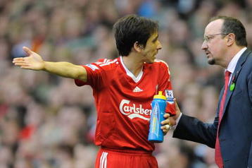 LIVERPOOL, ENGLAND - OCTOBER 25:  Liverpool Manager Rafael Benitez issues instructions to Yossi Benayoun of Liverpool during the Barclays Premier League match between Liverpool and Manchester United at Anfield on October 25, 2009 in Liverpool, England.  (Photo by Michael Regan/Getty Images)