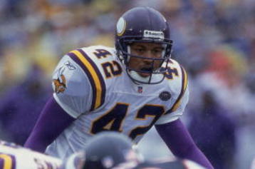 23 Sep 2001: Orlando Thomas #42 of the Minnesota Vikings looks to move at the snap during the game against the Chicago Bears at Soldier Field in Chicago, Illinois. The Bears defeated the Vikings 17-10.Mandatory Credit: Jonathan Daniel  /Allsport