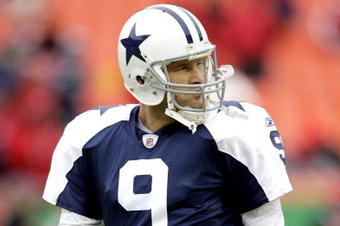 KANSAS CITY, MO - OCTOBER 11:  Quarterback Tony Romo #9 of the Dallas Cowboys warms up prior to the NFL game against the Kansas City Chiefs at Arrowhead Stadiumin on October 11, 2009 Kansas City, Missouri. The Cowboys defeated the Chiefs 26-20 in overtime. (Photo by Jamie Squire/Getty Images)