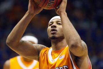 LAWRENCE, KANSAS - JANUARY 3:  Josh Tabb #25 of the Tennessee Volunteers makes a free throw during the game against the Kansas Jayhawks on January 3, 2009 at Allen Fieldhouse in Lawrence, Kansas. (Photo by: Jamie Squire/Getty Images)