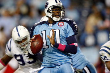 NASHVILLE, TN - OCTOBER 11:  Vince Young #10 of the Tennessee Titans throws the ball during the NFL game against the Indianapolis Colts at LP Field on October 11, 2009 in Nashville, Tennessee. The Colts defeated the Titans 31-9.  (Photo by Andy Lyons/Getty Images)
