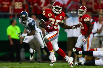 KANSAS CITY, MO - AUGUST 29: Running back Jamaal Charles #25 of the Kansas City Chiefs runs with the ball against the Seattle Seahawks during their preseason game at Arrowhead Stadium on August 29, 2009 in Kansas City, Missouri. (Photo by Dilip Vishwanat/Getty Images)