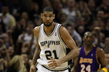 SAN ANTONIO - JANUARY 14:  Tim Duncan #21 of the San Antonio Spurs during play against the Los Angeles Lakers on January 14, 2009 at AT&T Center in San Antonio, Texas.  NOTE TO USER: User expressly acknowledges and agrees that, by downloading and/or using this Photograph, user is consenting to the terms and conditions of the Getty Images License Agreement.  (Photo by Ronald Martinez/Getty Images)