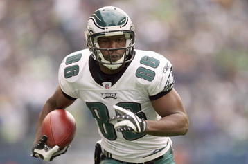 SEATTLE - NOVEMBER 02:  Reggie Brown #86 of the Philadelphia Eagles carries the ball during the game against the Seattle Seahawks at Qwest Field on November 2, 2008 in Seattle, Washington. (Photo by Otto Greule Jr/Getty Images)