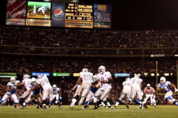 OAKLAND, CA - SEPTEMBER 14:  JaMarcus Russell #2 of the Oakland Raiders hands off the ball during their game against the San Diego Chargers on September 14, 2009 at the Oakland-Alameda County Coliseum in Oakland, California.  (Photo by Ezra Shaw/Getty Images)