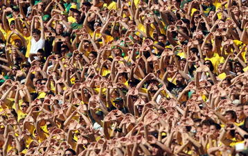 EUGENE, OR - SEPTEMBER 26: A capacity crowd of Oregon Duck fans cheers on the Oregon Ducks as they beat the  California Bears at Autzen Stadium on September 26, 2009 in Eugene, Oregon.. The Ducks upset the Bears 42-3. (Photo by Steve Dykes/Getty Images)