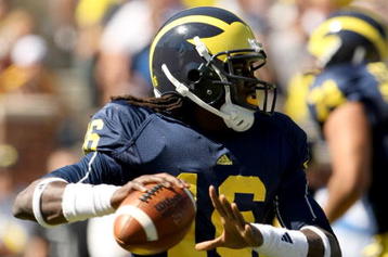 ANN ARBOR, MI - SEPTEMBER 19:  Quarterback Denard Robinson #16 of the Michigan Wolverines throws a pass against the Eastern Michigan Eagles at Michigan Stadium on September 19, 2009 in Ann Arbor, Michigan.  Michigan won 45-17.  (Photo by Stephen Dunn/Getty Images)