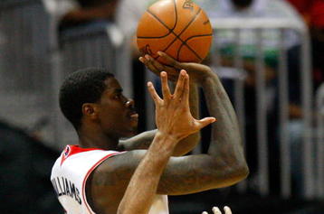 ATLANTA - OCTOBER 28:  Marvin Williams #24 of the Atlanta Hawks shoots a three-point basket against Dahntay Jones #1 of the Indiana Pacers at Philips Arena on October 28, 2009 in Atlanta, Georgia.  (Photo by Kevin C. Cox/Getty Images)