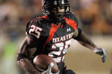 LUBBOCK, TEXAS - NOVEMBER 1:  Baron Batch #25 of the Texas Tech Red Raiders carries the ball during the game against the Texas Longhorns on November 1, 2008 at Jones Stadium in Lubbock, Texas. (Photo by: Jamie Squire/Getty Images)