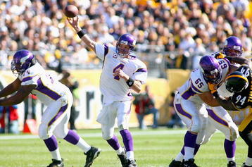 PITTSBURGH - OCTOBER 25:  Brett Favre #4 of the Minnesota Vikings throws against the Pittsburgh Steelers at Heinz Field on October 25, 2009 in Pittsburgh, Pennsylvania. Pittsburgh won 27-17. (Photo by Rick Stewart/Getty Images)