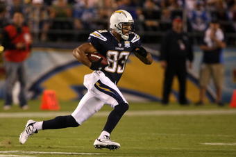 SAN DIEGO - AUGUST 15:   Wide receiver Vincent Jackson #83 of the San Diego Chargers carries the ball against the Seattle Seahawks on August 15, 2009 at Qualcomm Stadium in San Diego, California.    (Photo by Stephen Dunn/Getty Images)