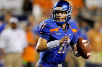 BOISE, ID - SEPTEMBER 3: Quarterback Kellen Moore #6 of the Boise State Broncos looks to throw a pass in the third quarter of the game against the Oregon Ducks at Bronco Stadium on September 3, 2009 in Boise, Idaho. Boise State won the game 19-8. (Photo by Steve Dykes/Getty Images)