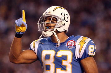 SAN DIEGO, CA - OCTOBER 19:  Vincent Jackson #83 of the San Diego Chargers celebrates his touchdown against the Denver Broncos in the first half during Monday Night Football on October 19, 2009 at Qualcomm Stadium in San Diego, California. (Photo by Donald Miralle/Getty Images)