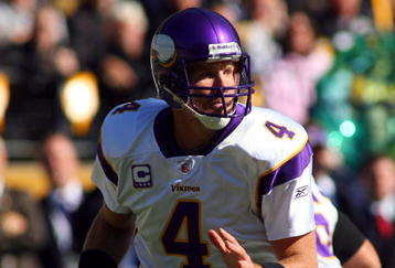 PITTSBURGH - OCTOBER 25:  Quarterback Brett Favre #4 of the Minnesota Vikings looks to make a pass play during the NFL game against the Pittsburgh Steelers at Heinz Field on October 25, 2009 in Pittsburgh, Pennsylvania. The Steelers defeated the Vikings 27-17. (Photo by Rick Stewart/Getty Images)