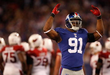 EAST RUTHERFORD, NJ - OCTOBER 25: Justin Tuck #91 of the New York Giants gets the crowd going against the Arizona Cardinals on October 25, 2009 at Giants Stadium in East Rutherford, New Jersey. (Photo by Jared Wickerham/Getty Images)