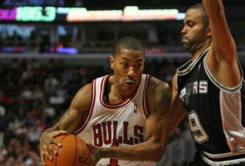 CHICAGO - OCTOBER 29: Derrick Rose #1 of the Chicago Bulls drives against Tony Parker #9 of the San Antonio Spurs at the United Center on October 29, 2009 in Chicago, Illinois. The Bulls defeated the Spurs 92-85. (Photo by Jonathan Daniel/Getty Images)