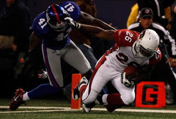 EAST RUTHERFORD, NJ - OCTOBER 25:  Beanie Wells #26 of the Arizona Cardinals stiff arms C.C. Brown #41 of the New York Giants as he runs in for a touchdown on October 25, 2009 at Giants Stadium in East Rutherford, New Jersey.  (Photo by Jared Wickerham/Getty Images)
