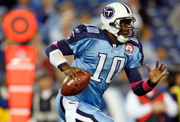 NASHVILLE, TN - OCTOBER 11:  Vince Young #10 of the Tennessee Titans runs with the ball during the NFL game against the Indianapolis Colts at LP Field on October 11, 2009 in Nashville, Tennessee. The Colts defeated the Titans 31-9.  (Photo by Andy Lyons/Getty Images)