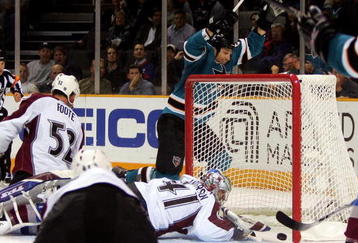 SAN JOSE, CA - OCTOBER 30:  Ryane Clowe #29 of the San Jose Sharks celebrates after scoring a goal on Craig Anderson #41 of the Colorado Avalanche during the second period of their game at the HP Pavilion on October 30, 2009 in San Jose, California.  (Photo by Ezra Shaw/Getty Images)