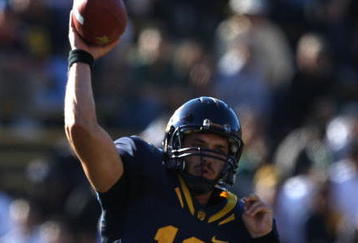 BERKELEY, CA - OCTOBER 24:  Kevin Riley #13 of the California Golden Bears passes against the Washington State Cougars at California Memorial Stadium on October 24, 2009 in Berkeley, California.  (Photo by Jed Jacobsohn/Getty Images)