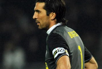 TURIN, ITALY - OCTOBER 31:  Gianluigi Buffon of Juventus FC looks dejected during the Serie A match between Juventus FC and SSC Napoli at Olimpico Stadium on October 31, 2009 in Turin, Italy.  (Photo by Valerio Pennicino/Getty Images)