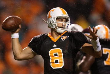 KNOXVILLE, TN - OCTOBER 31:  Jonathan Crompton #8 of the Tennessee Volunteers drops back to throw a pass against the South Carolina Gamecocks at Neyland Stadium on October 31, 2009 in Knoxville, Tennessee.  (Photo by Streeter Lecka/Getty Images)