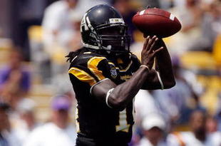 BATON ROUGE, LA - AUGUST 30:  Quarterback Armanti Edwards #14 of the Appalachian State Mountaineers looks to throw a pass against the Louisiana State University Tigers on August 30, 2008 at Tiger Stadium in Baton Rouge, Louisiana.  (Photo by Chris Graythen/Getty Images)