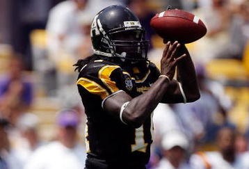 BATON ROUGE, LA - AUGUST 30:  Quarterback Armanti Edwards #14 of the Appalachian State Mountaineers looks to throw a pass against the Louisiana State University Tigers on August 30, 2008 at Tiger Stadium in Baton Rouge, Louisiana.  (Photo by Chris Graythen/Getty Images)