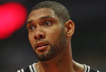 CHICAGO - OCTOBER 29: Tim Duncan #21 of the San Antonio Spurs waits for a foul shot against the Chicago Bulls at the United Center on October 29, 2009 in Chicago, Illinois. The Bulls defeated the Spurs 92-85.  (Photo by Jonathan Daniel/Getty Images)