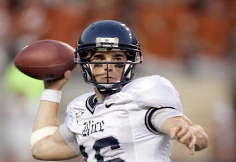 AUSTIN, TX - SEPTEMBER 22: Chase Clement #16 of the Rice Owls passes the ball against the Texas Longhorns on September 22, 2007 at Darrell K. Royal-Texas Memorial Stadium in Austin, Texas. Texas leads 54-7 in third quarter. (Photo by Brian Bahr/Getty Images)