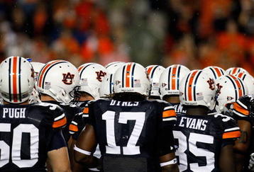 AUBURN, AL - SEPTEMBER 19:  The Auburn Tigers huddle after pregame warmpus before facing the West Virginia Mountaineers at Jordan-Hare Stadium on September 19, 2009 in Auburn, Alabama.  (Photo by Kevin C. Cox/Getty Images)