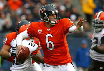 CHICAGO - NOVEMBER 01: Jay Cutler #6 of the Chicago Bears throws a pass against the Cleveland Browns at Soldier Field on November 1, 2009 in Chicago, Illinois. (Photo by Jonathan Daniel/Getty Images)