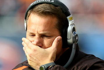 CHICAGO - NOVEMBER 01: Head coach Eric Mangini of the Cleveland Browns reacts as his team takes on the Chicago Bears at Soldier Field on November 1, 2009 in Chicago, Illinois. The Bears defeated the Browns 30-6. (Photo by Jonathan Daniel/Getty Images)