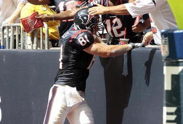 HOUSTON - OCTOBER 25:  Tight end Owen Daniels #81 of the Houston Texans celebrates with the fans after scoreing in the second quarter against the San Francisco 49ers at Reliant Stadium on October 25, 2009 in Houston, Texas.  (Photo by Bob Levey/Getty Images)
