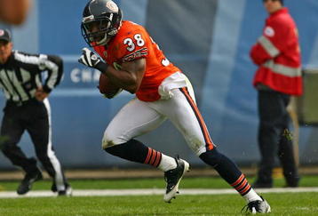 CHICAGO - NOVEMBER 01: Danieal Manning #38 of the Chicago Bears runs after intercepting a pass against the Cleveland Browns at Soldier Field on November 1, 2009 in Chicago, Illinois. The Bears defeated the Browns 30-6. (Photo by Jonathan Daniel/Getty Images)