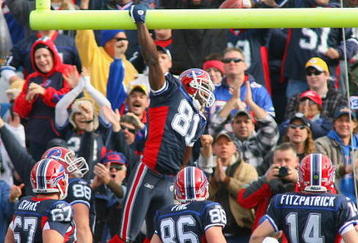 ORCHARD PARK, NY - NOVEMBER 01: Terrell Owens #81  of the Buffalo Bills dunks on the crossbar after scoring Buffalo's only touchdown against the Houston Texans  at Ralph Wilson Stadium on November 1, 2009 in Orchard Park, New York. Houston won 31-10. (Photo by Rick Stewart/Getty Images)