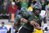 EUGENE, OR - OCTOBER 31:  Quarterback Jeremiah Masoli #8 of the Oregon Ducks breaks the tackle of safety Taylor Mays #2 as he scores a touchdown in the first quarter of the game at Autzen Stadium on October 31, 2009 in Eugene, Oregon. (Photo by Steve Dykes/Getty Images)