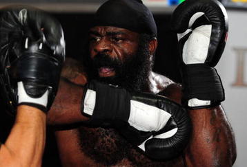 LOS ANGELES, CA - SEPTEMBER 17:  MMA Heavyweight Sensation Kimbo Slice is seen during the Workout/Media Day with Kimbo Slice and Gina Carano at the Legends Mixed Martial Arts Training Center on September 17, 2008 in Los Angeles, California.  (Photo by Robert Laberge/Getty Images)