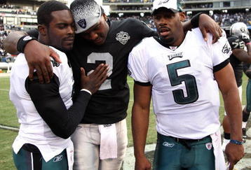 OAKLAND, CA - OCTOBER 18:  Donovan McNabb #5 of the Philadelphia Eagles talks with teammate Michael Vick #7 and JaMarcus Russell #2 of the Oakland Raiders at the end of an NFL game at the Oakland-Alameda County Coliseum on October 18, 2009 in Oakland, California.  (Photo by Jed Jacobsohn/Getty Images)