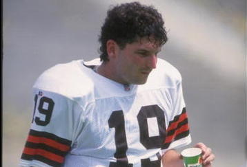 19 Sep 1993: Quarterback Bernie Kosar of the Cleveland Browns looks on during a game against the Los Angeles Raiders at Cleveland Stadium in Cleveland, Ohio. The Browns won the game, 19-16.