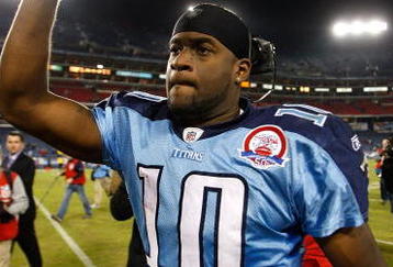 NASHVILLE, TN - NOVEMBER 01:  Vince Young #10 of the Tennessee Titans celebrates as he runs off the field after a 30-13 victory over the Jacksonville Jaguars in  the Titans first victory of the year during their game at LP Field on November 1, 2009 in Nashville, Tennessee.  (Photo by Streeter Lecka/Getty Images)