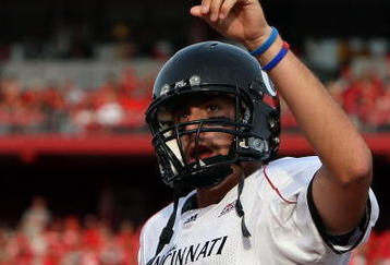 PISCATAWAY, NJ - SEPTEMBER 07:  Tony Pike #15 of the Cincinnati Bearcats celebrates a touchdown against the Rutgers Scarlet Knights at Rutgers Stadium on September 7, 2009 in Piscataway, New Jersey.   by Jim McIsaac/Getty Images)